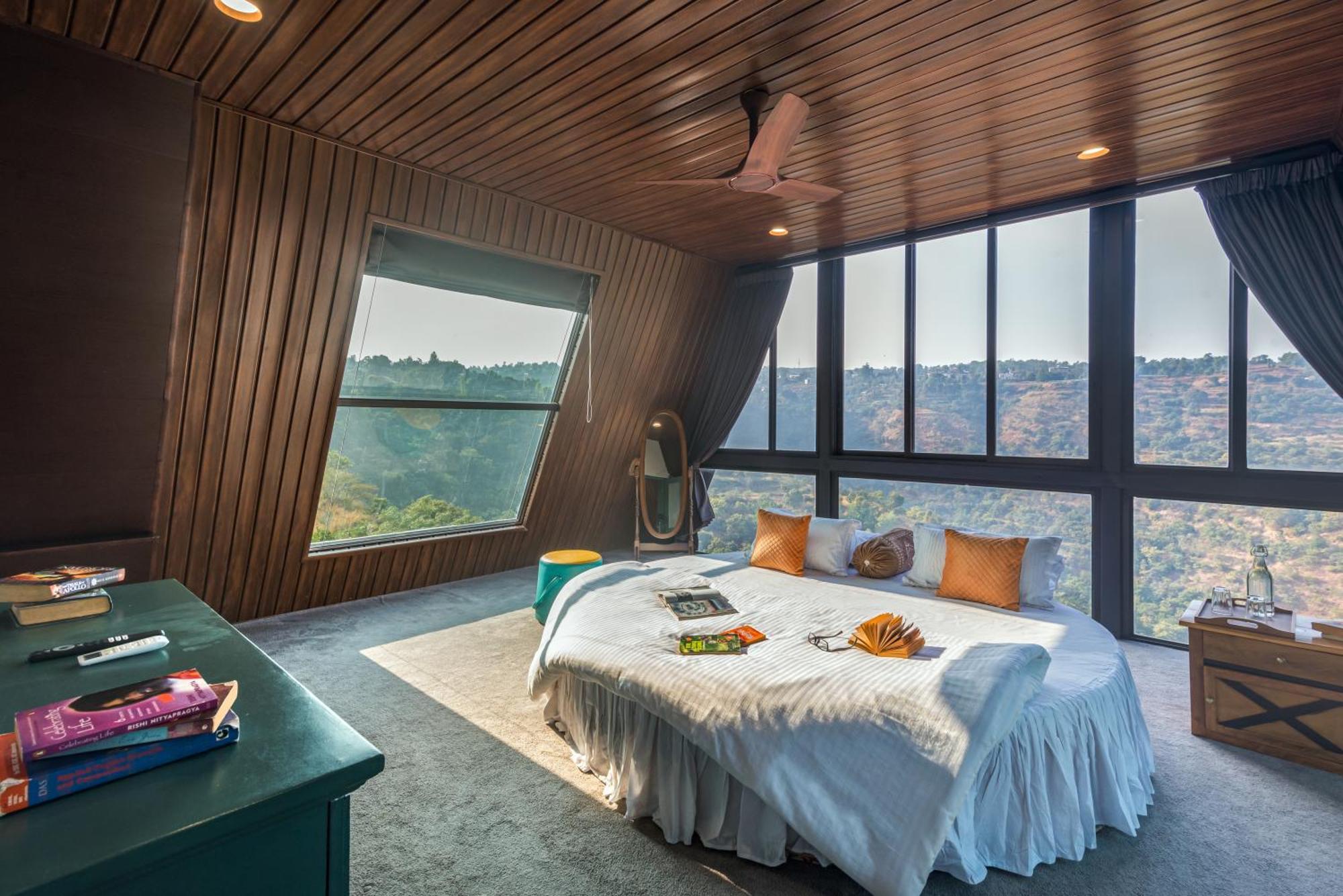 Saffronstays A Vantage, Panchgani - A Pyramid Shaped Unique Luxury Villa With Infinity Valley Views Exterior photo